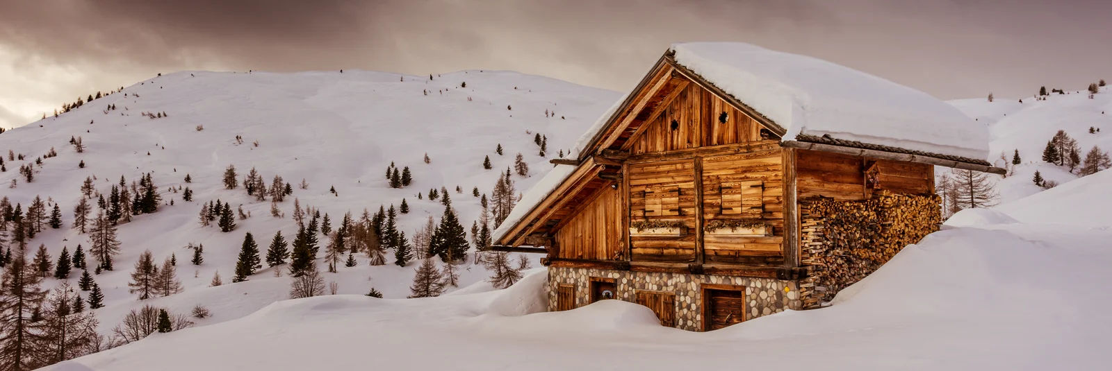 Paesaggio invernale per ciaspolate